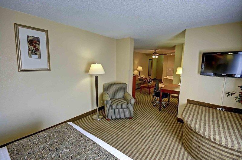 Best Western Plus Bridgeport Inn Room photo